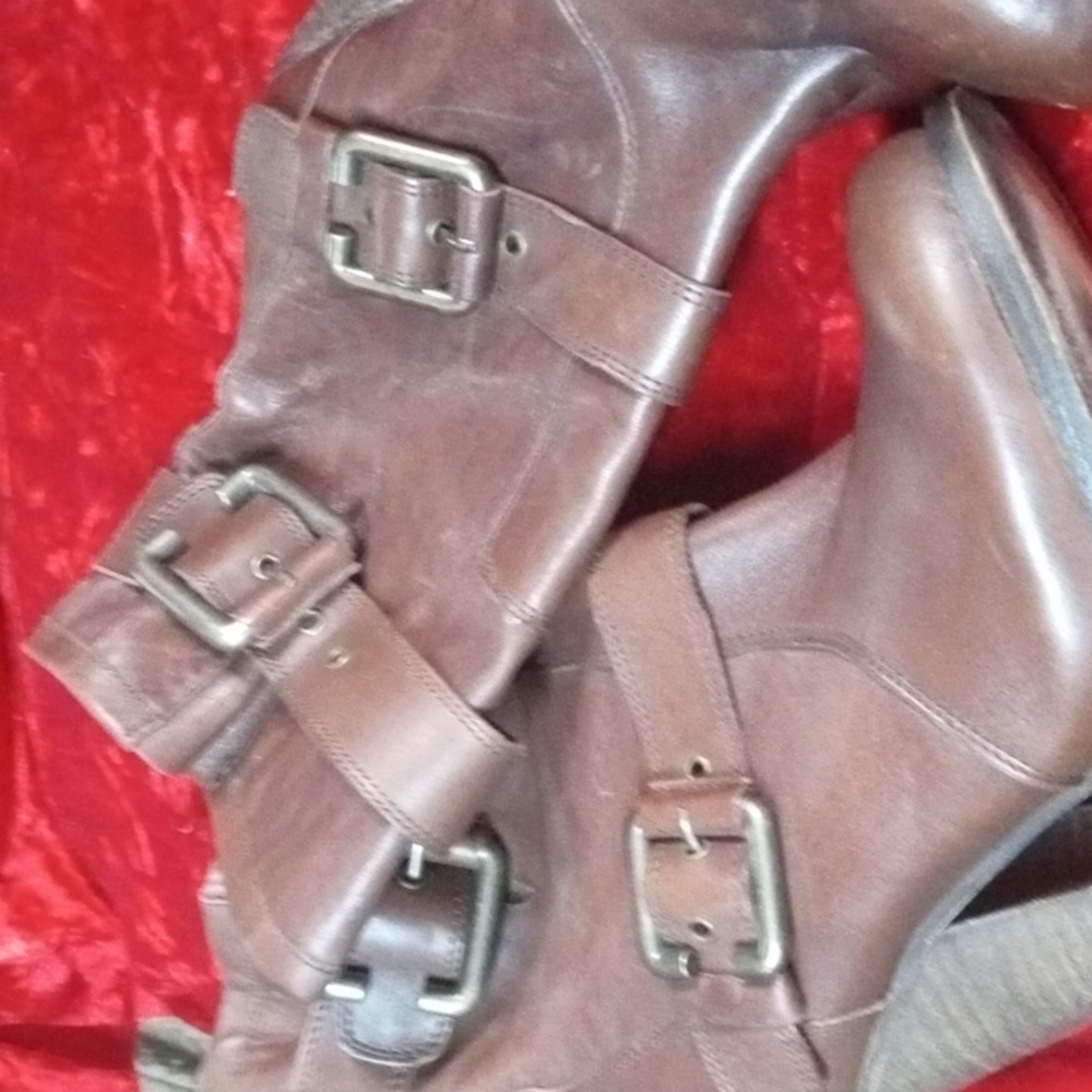 Boots - Picture 6 of 8